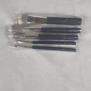 Laruce Beauty Brush Set Face Cheeks and Eyes in a Beautiful Denim Navy Blue